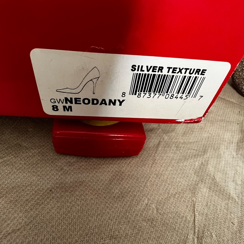 Guess Silver Textured Pointy Closed Heel Size 8m - image 5